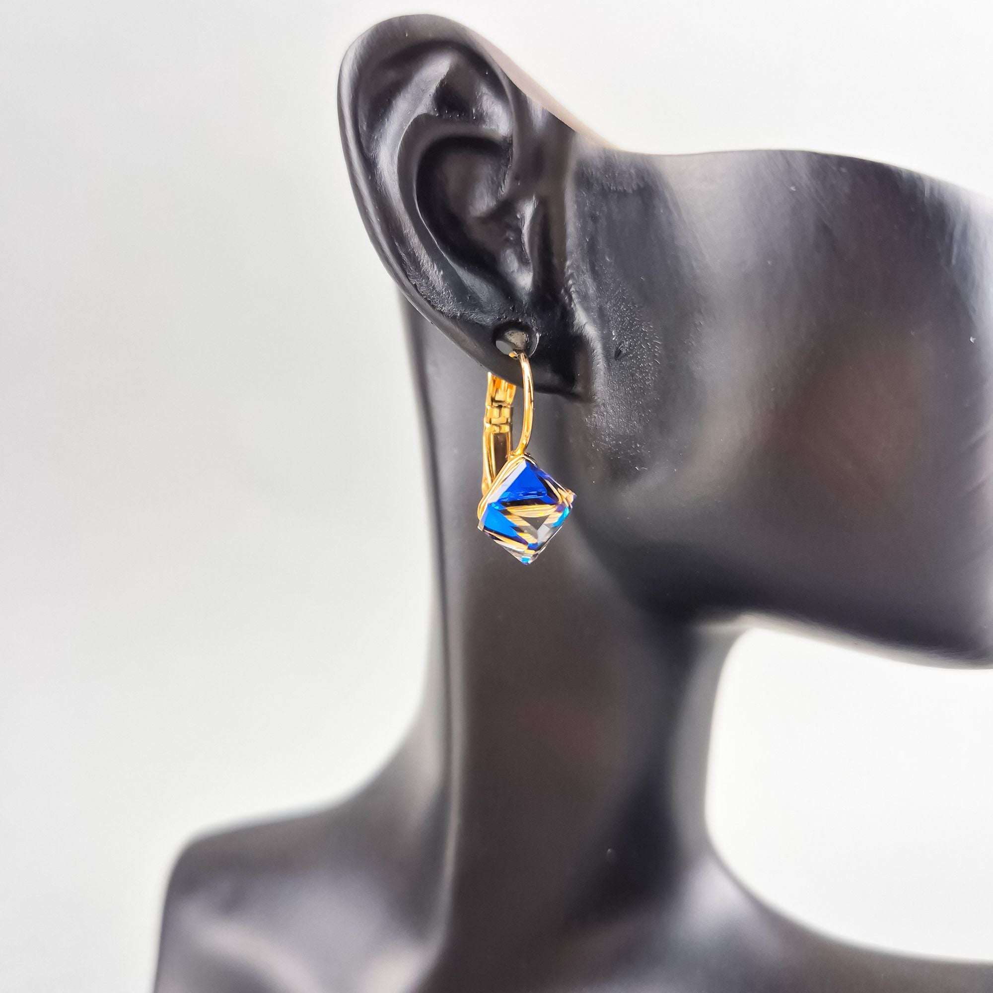 Eleganti auskari no medicīniskā zelta ar 18mm garumu