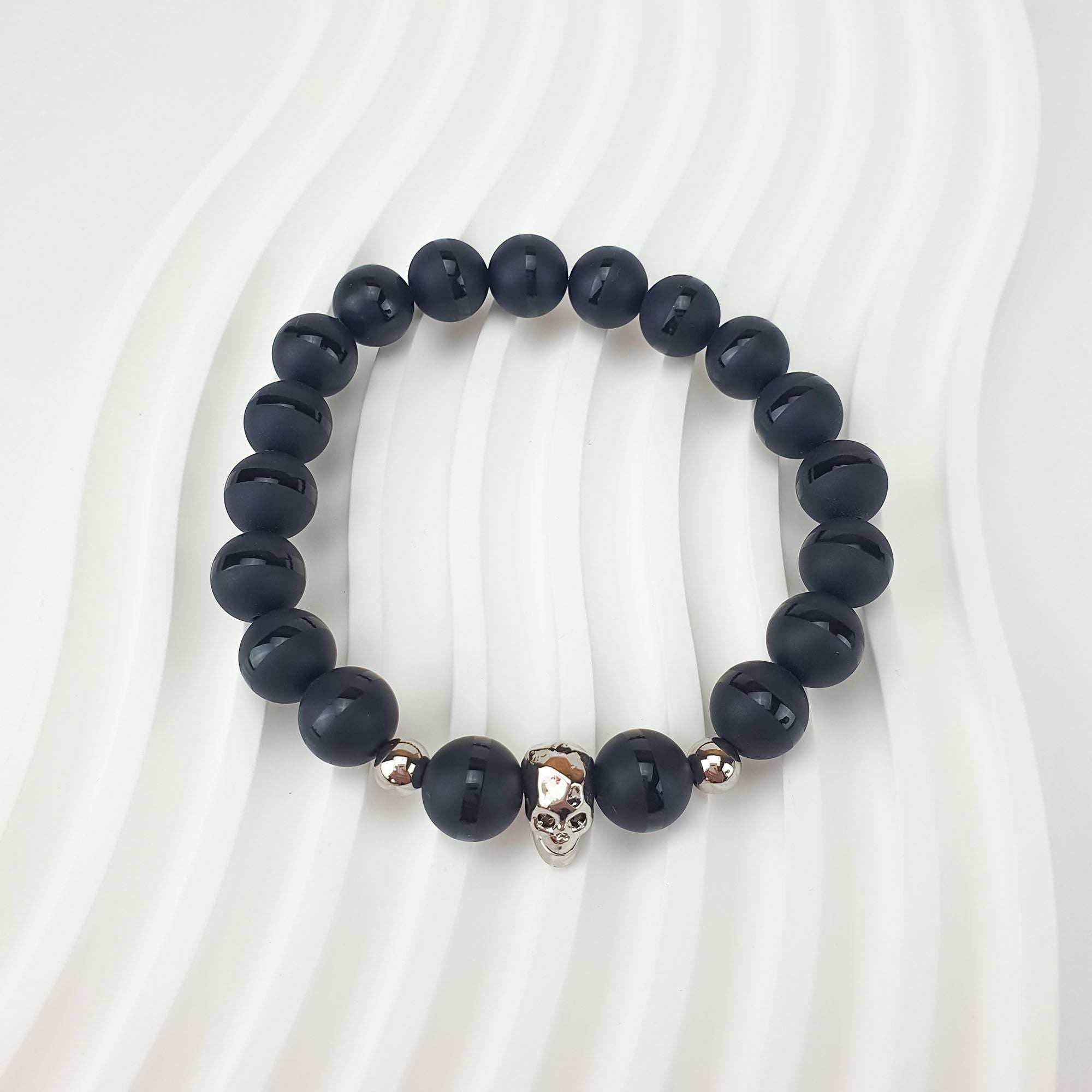 Stilīga rokassprādze ar Dzi ahātu un sudraba krāsas galvaskausu