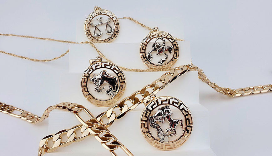 Kā pareizi kopt medicīniskā zelta bižutēriju, lai tā ilgāk saglabātu spīdumu un skaistumu.