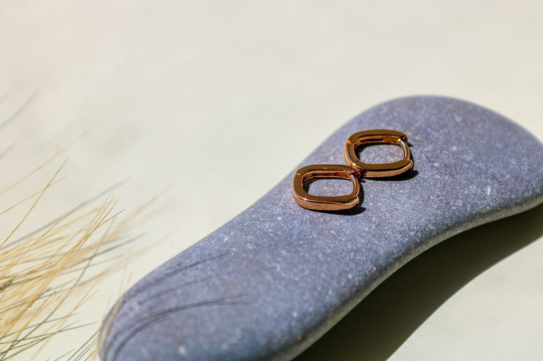 Hipoalerģiski auskari: skaistums bez kompromisiem jutīgai ādai