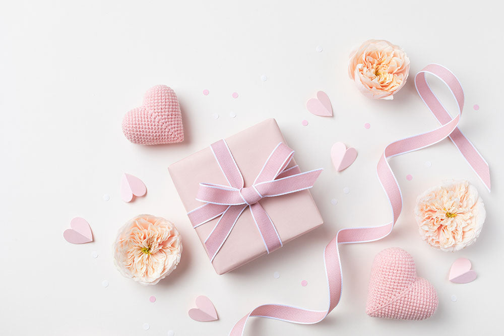 Ko uzdāvināt sievai dzimšanas dienā – rotas, kas aizkustina sirdi