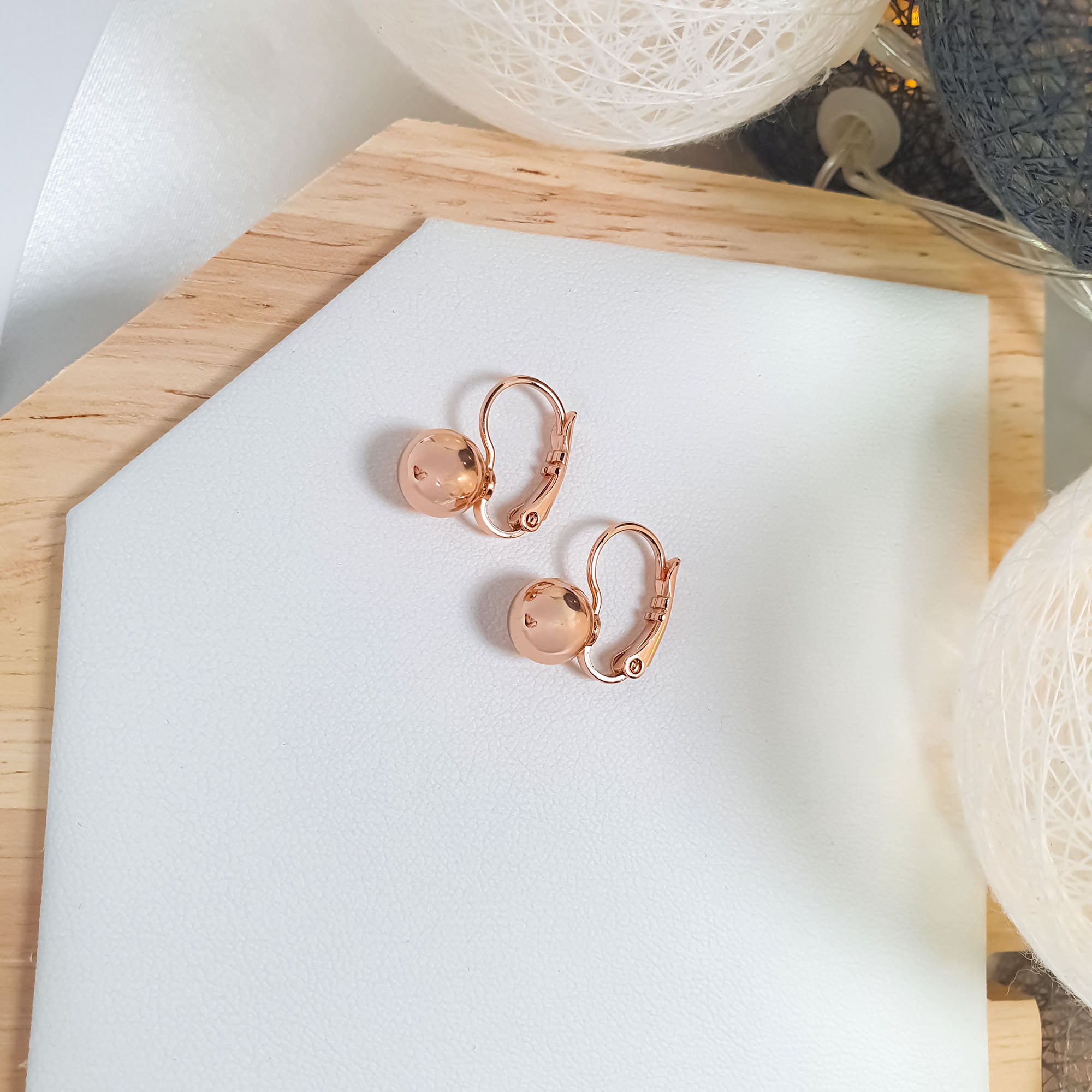 Klasiski auskari ar franču aizdari