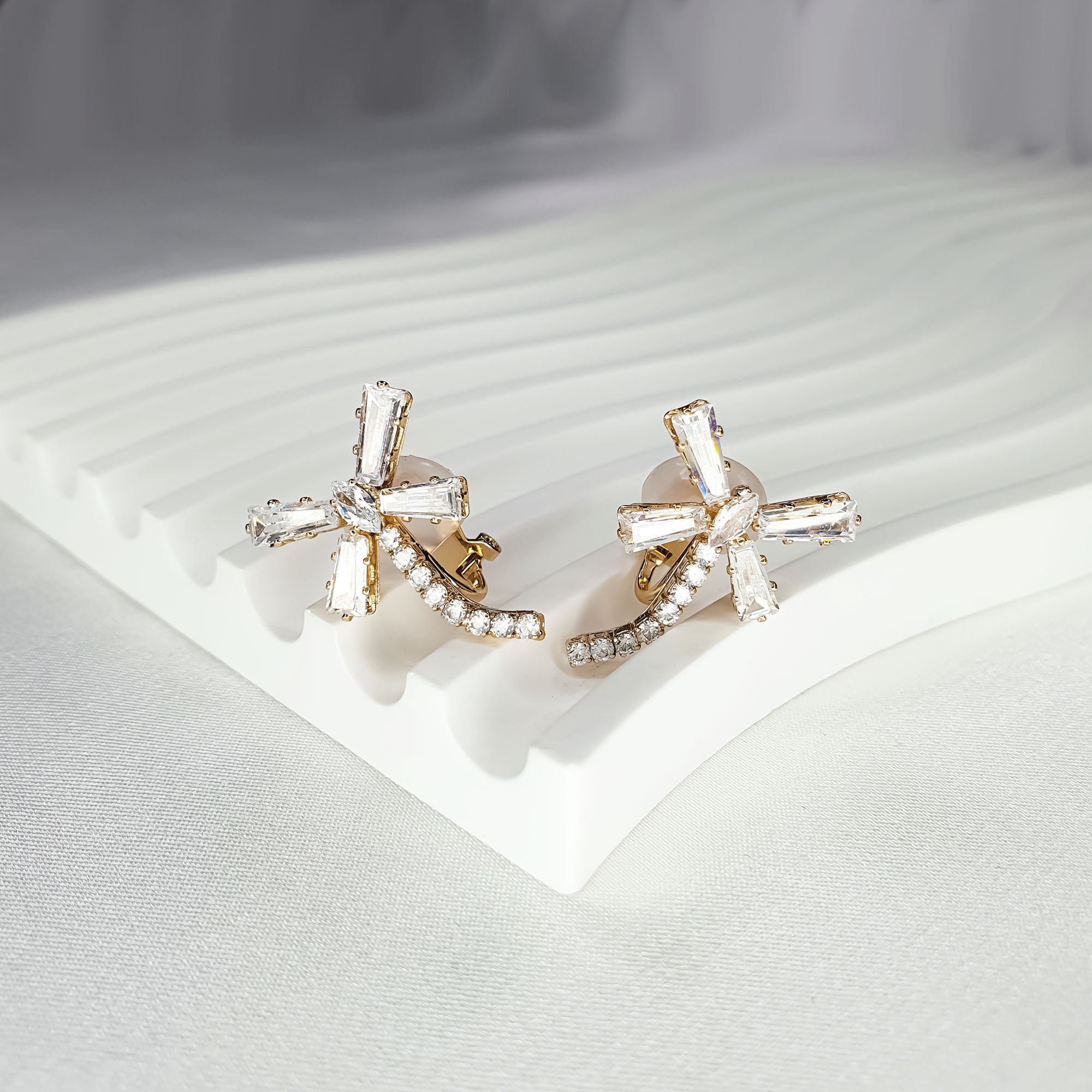 Spāres formas klipšu auskari