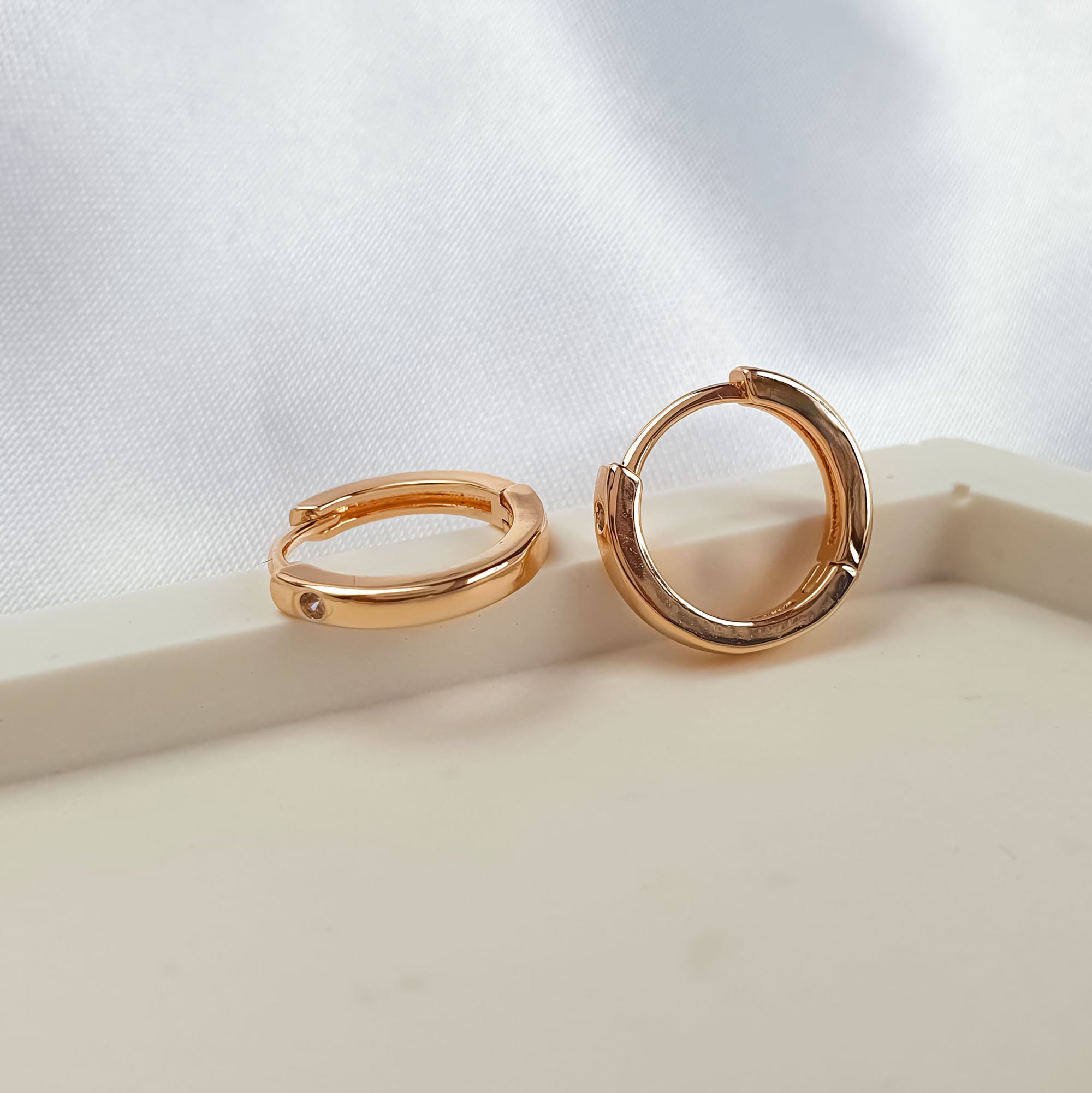 Riņķi ar vienu balto cirkonu