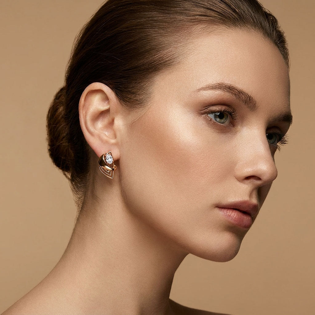 Auskari ar angļu slēdzeni, cirkonu un ikdienas dizainu