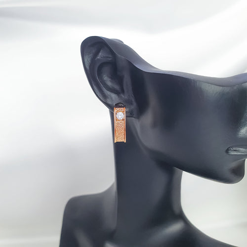 Klasiski sieviešu aksesuāri ar angļu aizdari un matētu reljefu