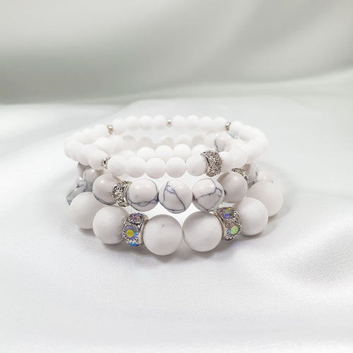 Sieviešu aproču salikums ar matētām baltām pērlēm