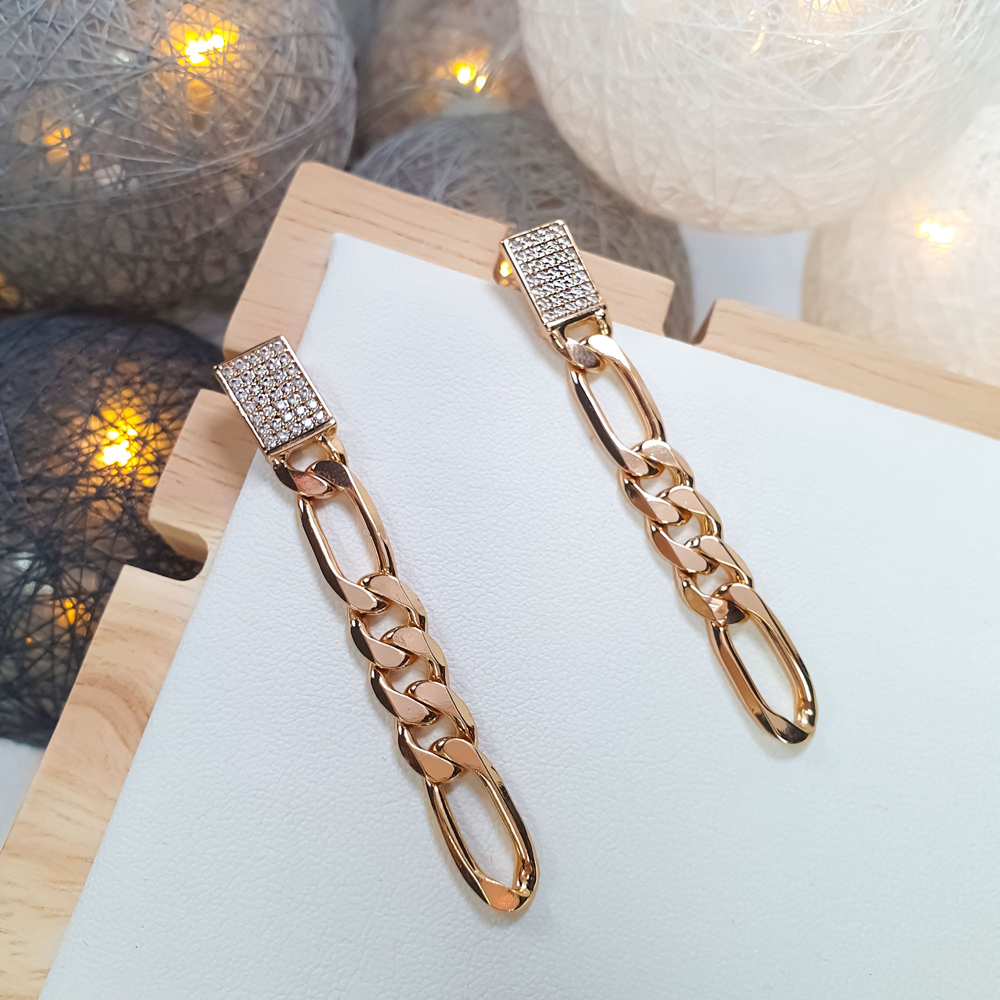 Izteiksmīgi auskari ar masīvu posmu ritmu