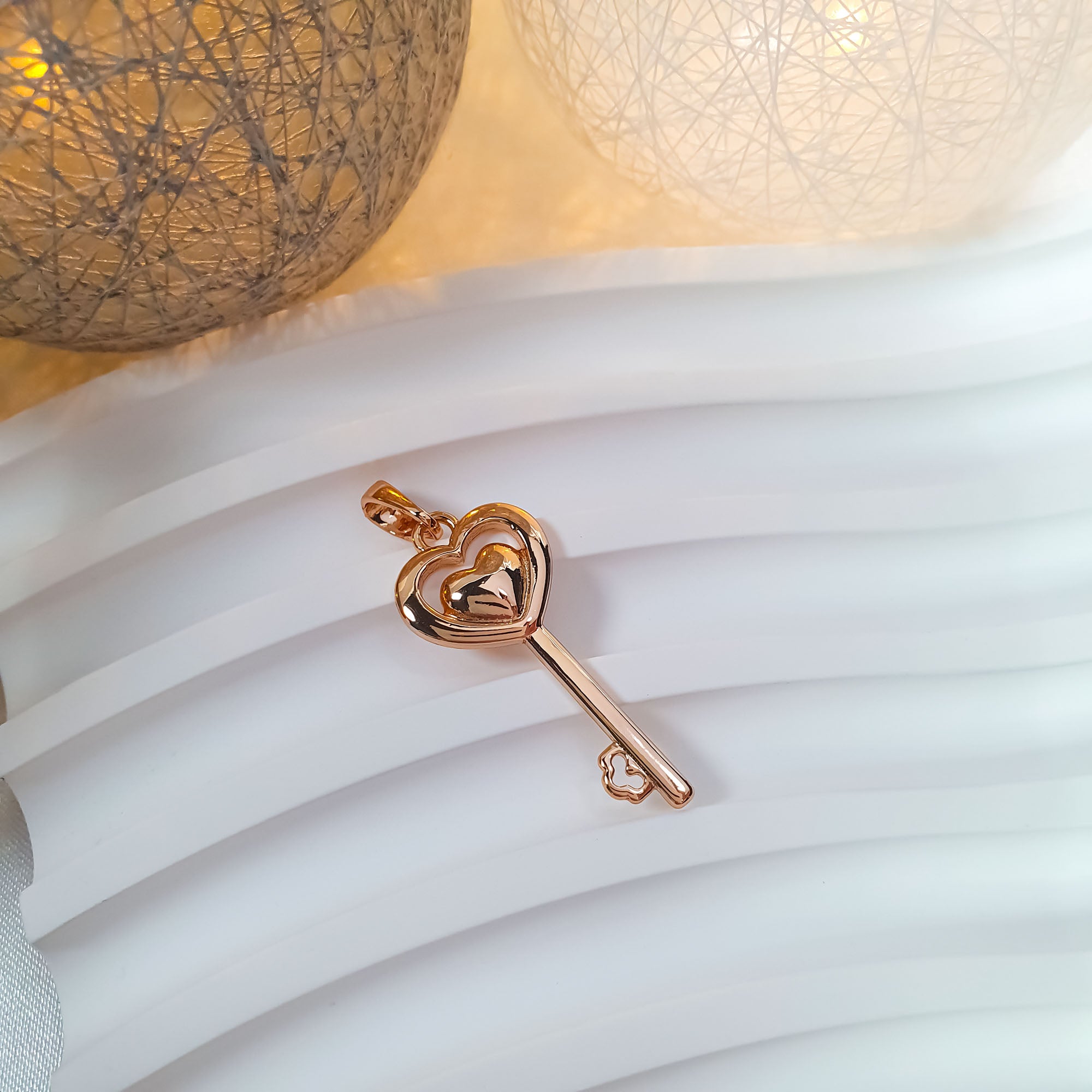 Rotaslietu piekariņš “Maigās sirds atslēga”