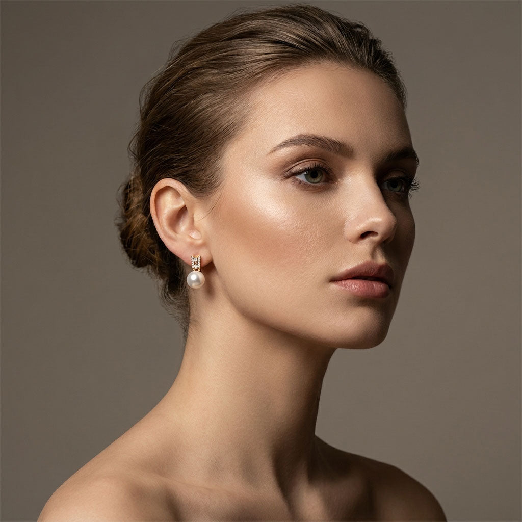 Klasiskie auskari ar pērli un cirkonu mirdzumu