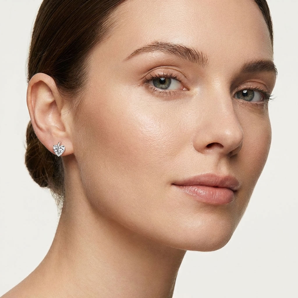 Серьги-гвоздики с цирконом в форме сердца