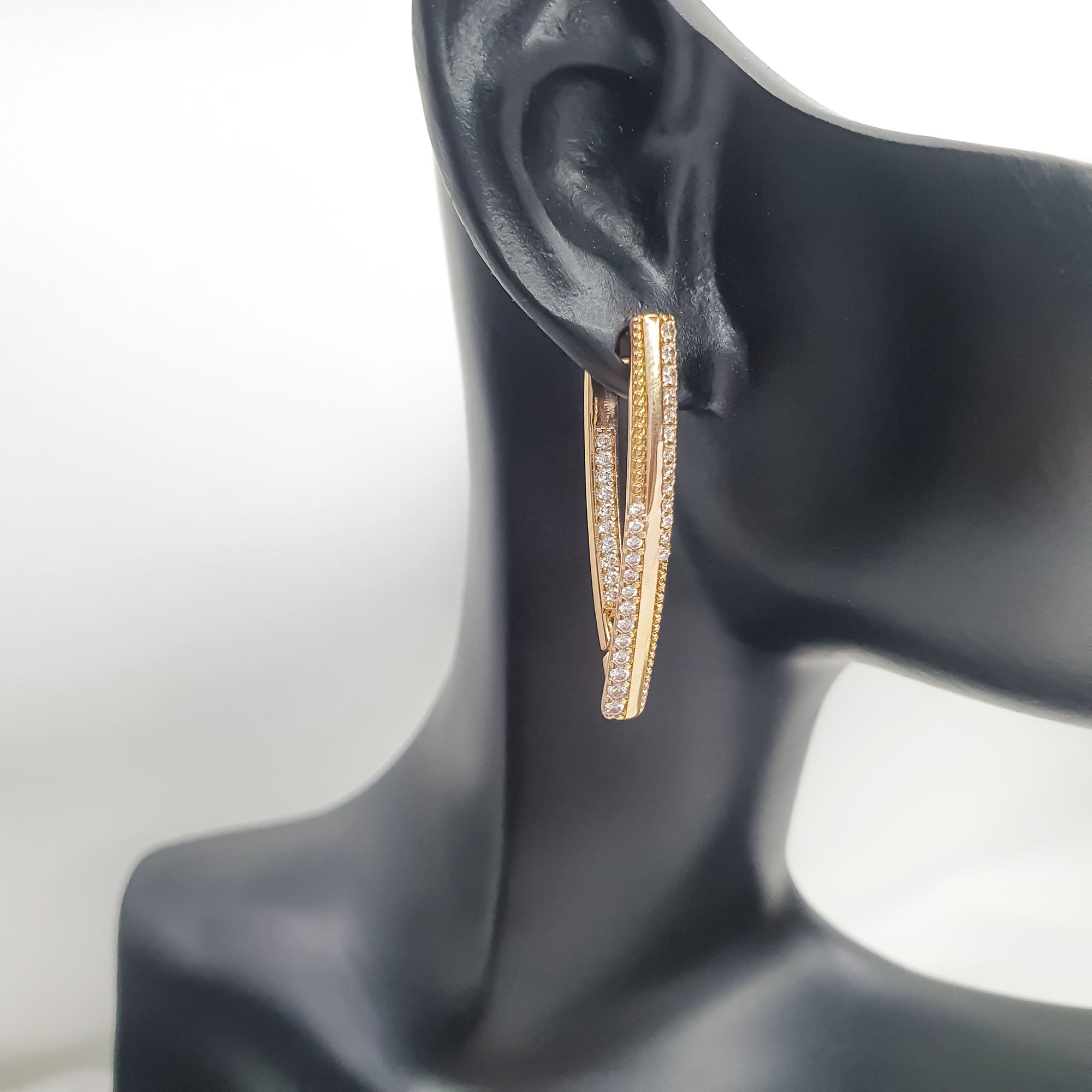 Garie auskari ar divām rindām baltu cirkonu