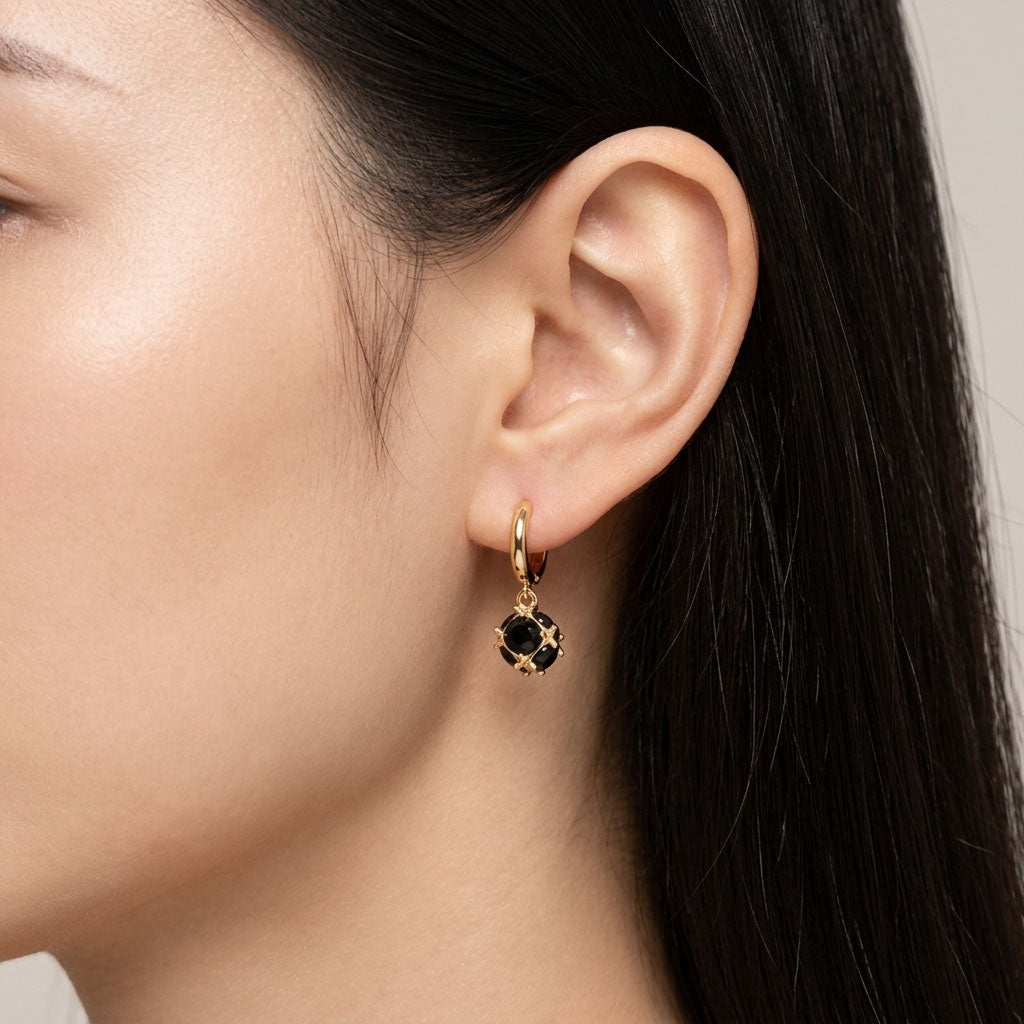 Noslēpumaini auskari ar melniem cirkona akmeņiem