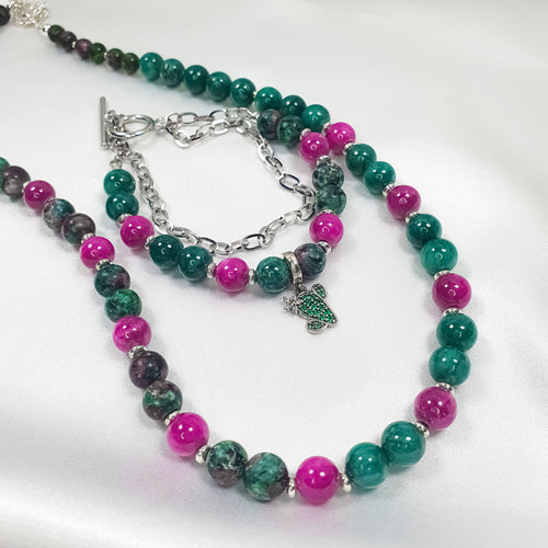 Sieviešu aksesuāru salikums ar raibiem akmeņiem dabas toņos