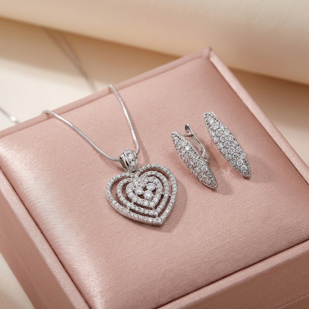 Rotu komplekts "Ledus sirds" ar čūskveida pinumu un caurspīdīgiem akmeņiem