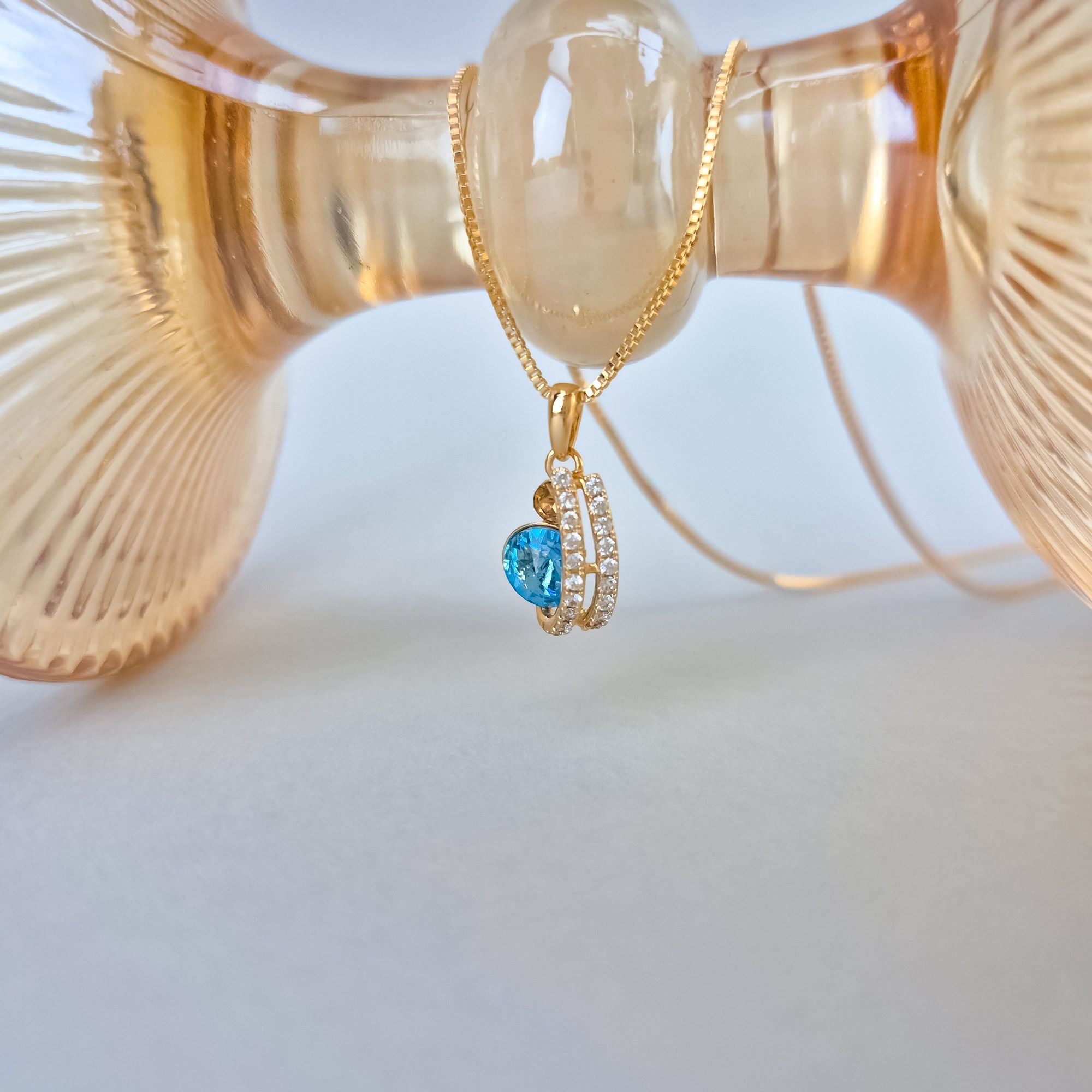 Eleganta sieviešu kaklarota ar zilu un dzintara krāsas Swarovski akmeni