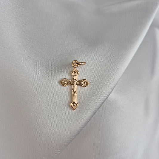 Ticības simbols – elegants krustiņš no medicīniskā zelta