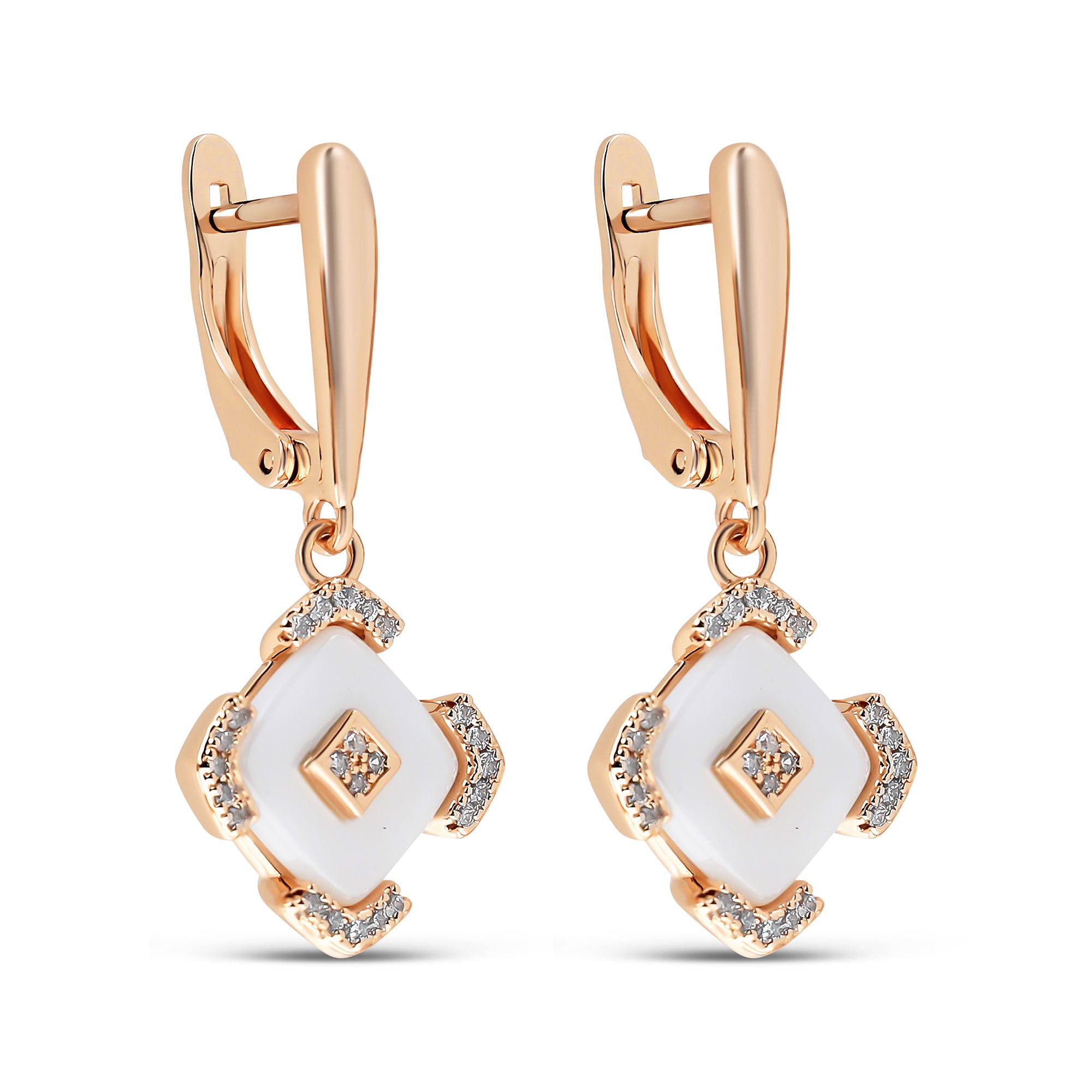 Zeltaini auskari ar ģeometrisku formu un baltu akcentu