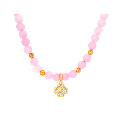 Krāsota žadeīta kaklarota ar četrlapu simbolu centrā