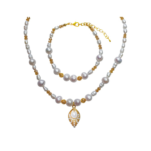 Kaklarota un aproce no asimetriskām pērlēm ar lapas formas kulonu