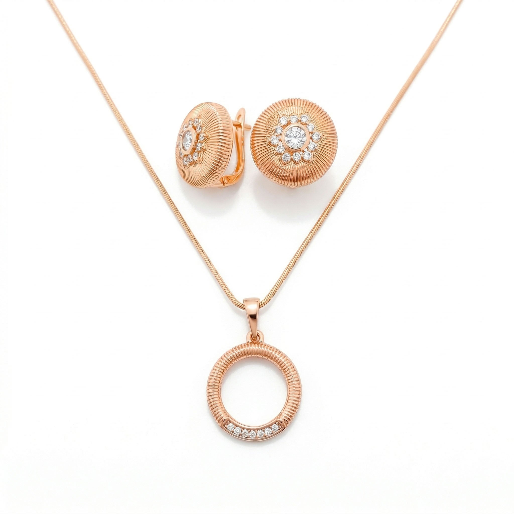 Apzeltīts rotu komplekts "Saules aplis" ar rievotu virsmu un baltiem cirkoniem