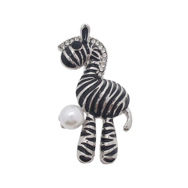 Zebras piespraude ar kontrastējošu rakstu