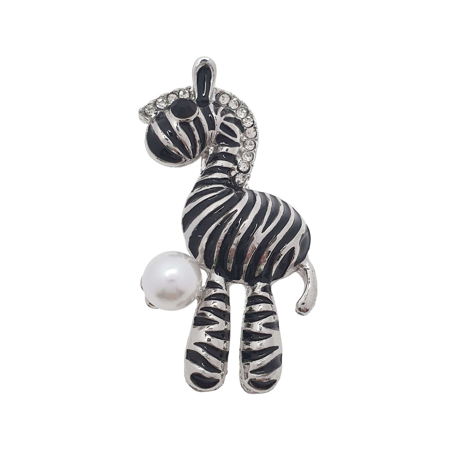 Zebras piespraude ar kontrastējošu rakstu